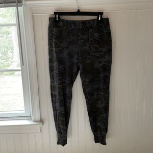 Stateside Sweatpants, Jogger Style. Green camo.